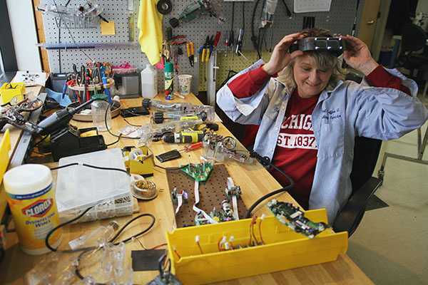 Can soldering iron be used on plastic