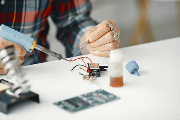 Buying guide : how to choose the best soldering station 